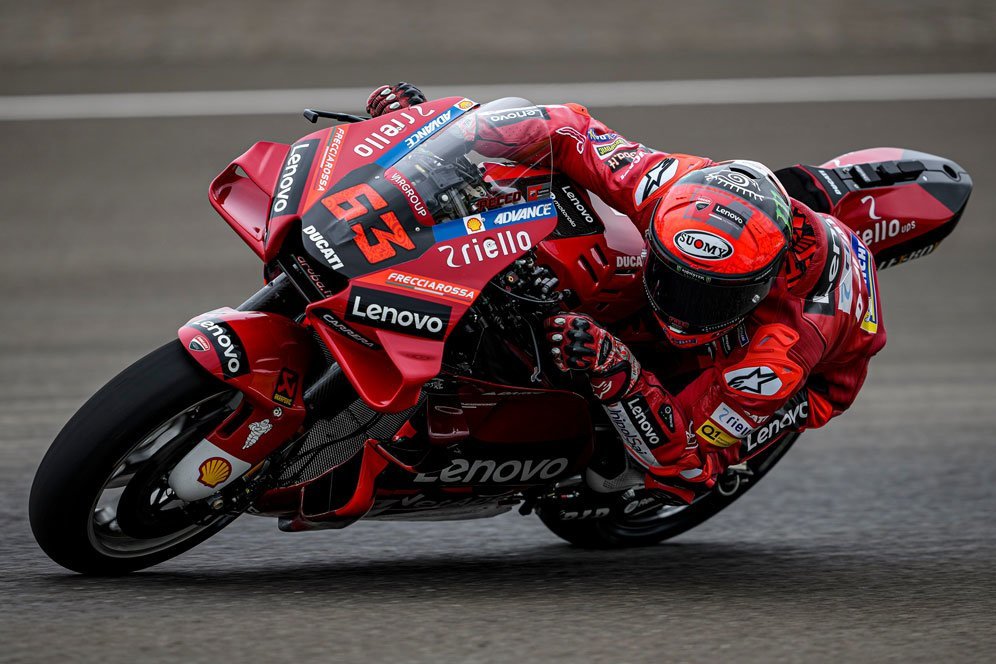 5 Pabrikan MotoGP Kembali Kritik Teknologi Ducati, Tuduh Bikin Boros Uang dan Waktu 5 Pabrikan MotoGP Kembali Kritik Teknologi Ducati, Tuduh Bikin Boros Uang dan Waktu