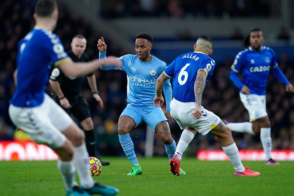 Real Madrid Cari Penyerang Sayap Kanan, Antara Raheem Sterling atau Serge Gnabry Real Madrid Cari Penyerang Sayap Kanan, Antara Raheem Sterling atau Serge Gnabry