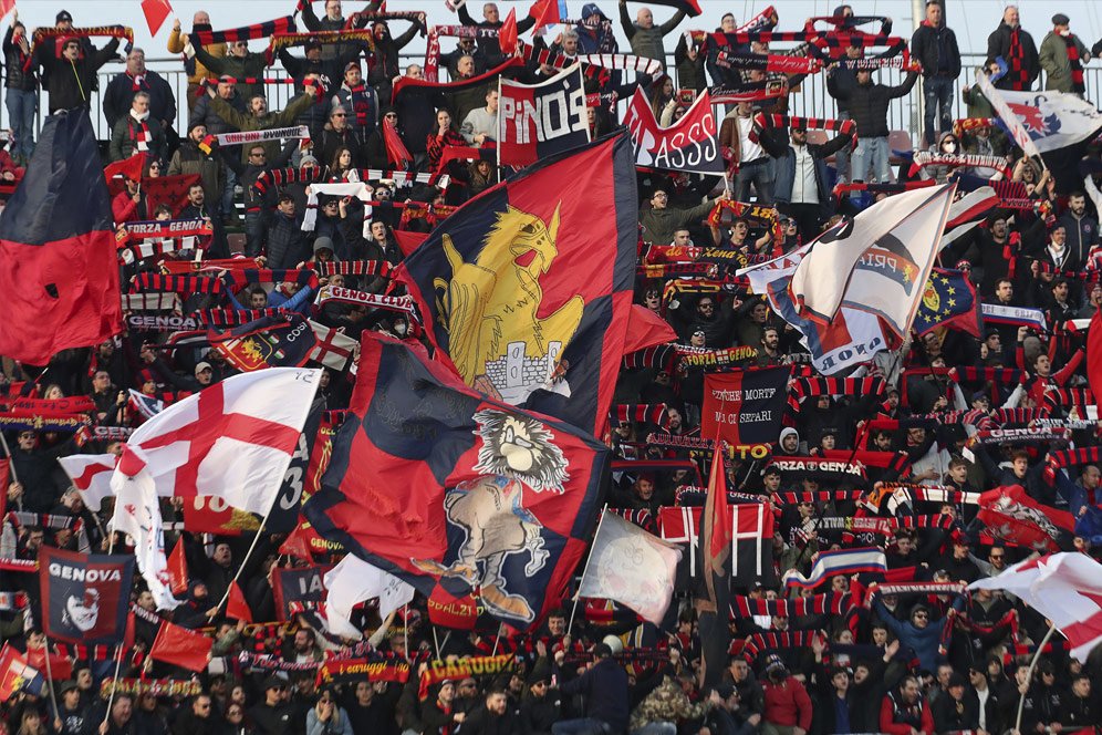 Sampdoria Degradasi, Tifosi Genoa Pesta Flare dan Kembang Api! Sampdoria Degradasi, Tifosi Genoa Pesta Flare dan Kembang Api!