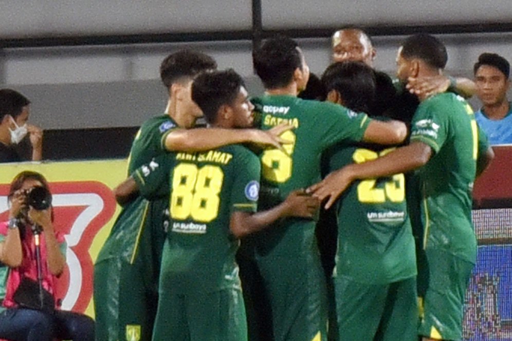 BRI Liga 1: Gelombang Eksodus Bertambah, Dua Pemain Resmi Tinggalkan Persebaya BRI Liga 1: Gelombang Eksodus Bertambah, Dua Pemain Resmi Tinggalkan Persebaya