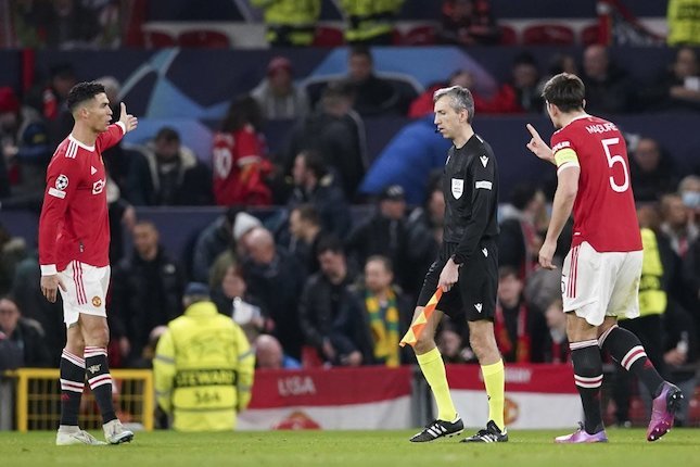 Nutupin Pergerakan Cristiano Ronaldo Sampai Kena Gigi Nutupin Pergerakan Cristiano Ronaldo Sampai Kena Gigi