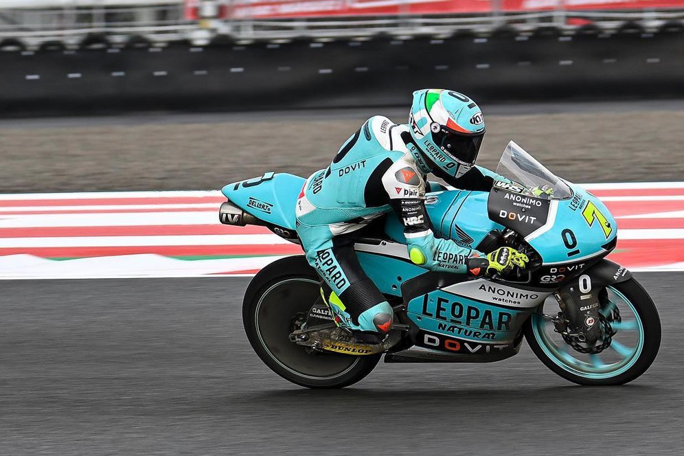 Hasil Kualifikasi Moto3 Malaysia: 'The Rocket' Sabet Podium, Dibuntuti Sang Juara Dunia Hasil Kualifikasi Moto3 Malaysia: 'The Rocket' Sabet Podium, Dibuntuti Sang Juara Dunia