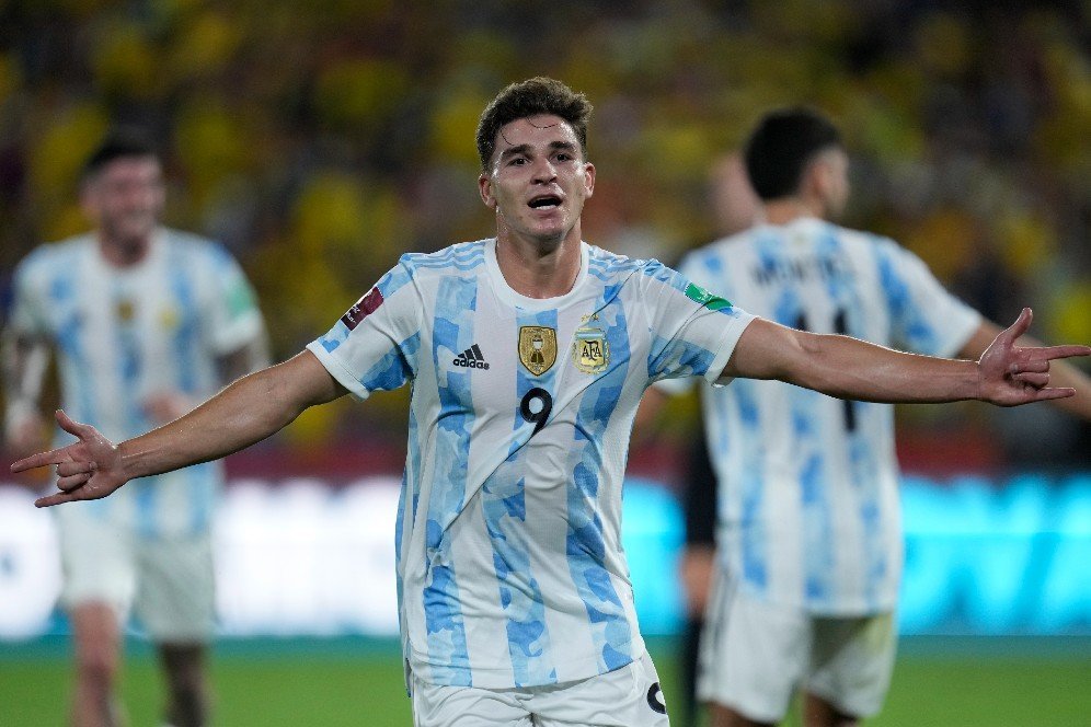 Gantikan Sterling dan Jesus, Julian Alvarez si Serbabisa! Gantikan Sterling dan Jesus, Julian Alvarez si Serbabisa!