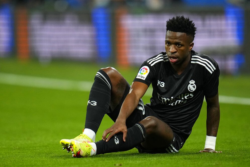 Ketika Vinicius Cosplay Neymar: Kalau Bisa Diving, Kenapa Harus Nembak Ketika Vinicius Cosplay Neymar: Kalau Bisa Diving, Kenapa Harus Nembak
