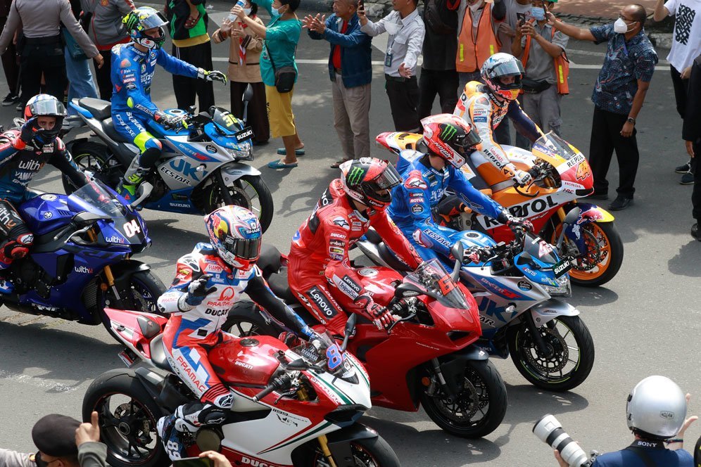 Galeri Foto: Parade Motor 20 Pembalap di Jakarta Jelang MotoGP Mandalika, Seru Banget! Galeri Foto: Parade Motor 20 Pembalap di Jakarta Jelang MotoGP Mandalika, Seru Banget!