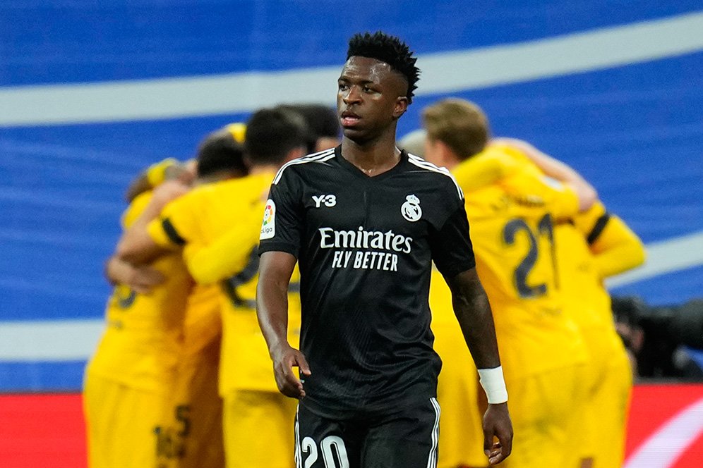 Aksi Vinicius di El Clasico: Diving, Dipeluk Pique, Diejek Eric Garcia, Dikantongi Araujo! Aksi Vinicius di El Clasico: Diving, Dipeluk Pique, Diejek Eric Garcia, Dikantongi Araujo!