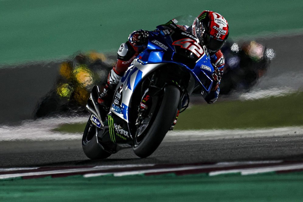 Kocak! Saking Panasnya Cuaca di Sirkuit Mandalika, Alex Rins Sampai Peluk Erat Kipas Angin Kocak! Saking Panasnya Cuaca di Sirkuit Mandalika, Alex Rins Sampai Peluk Erat Kipas Angin