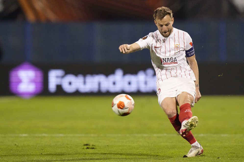 Blunder Rakitic: Pakai Lagu Milan yang Ternyata Mengejek Juventus untuk Ucapan ke Modric Blunder Rakitic: Pakai Lagu Milan yang Ternyata Mengejek Juventus untuk Ucapan ke Modric