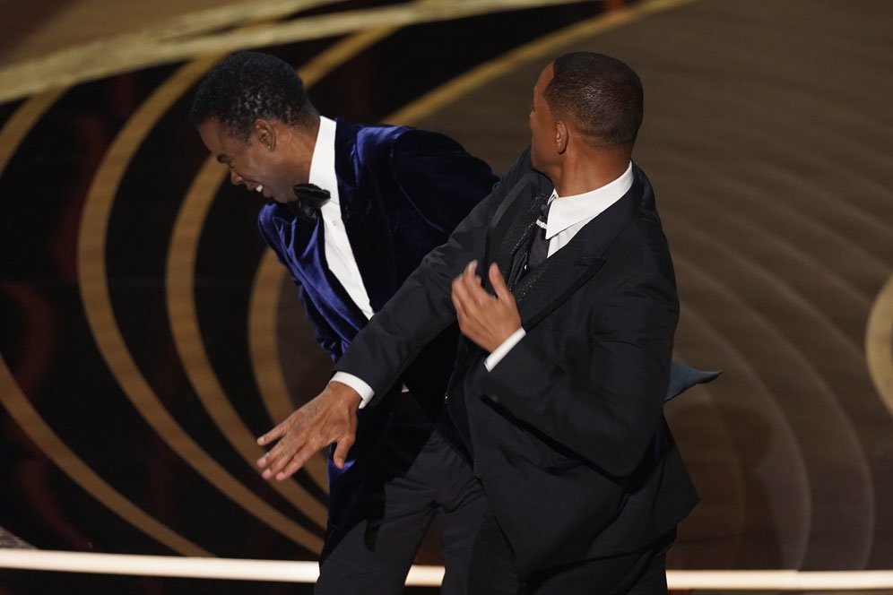 Kocak! Begini Reaksi Carragher Lihat Will Smith Tampar Chris Rock di Panggung Oscar 2022 Kocak! Begini Reaksi Carragher Lihat Will Smith Tampar Chris Rock di Panggung Oscar 2022