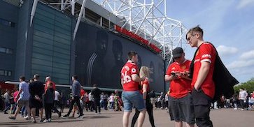 Tempat Lahirnya Legenda: 10 Stadion Paling Ikonik dalam Sejarah Sepak Bola Tempat Lahirnya Legenda: 10 Stadion Paling Ikonik dalam Sejarah Sepak Bola