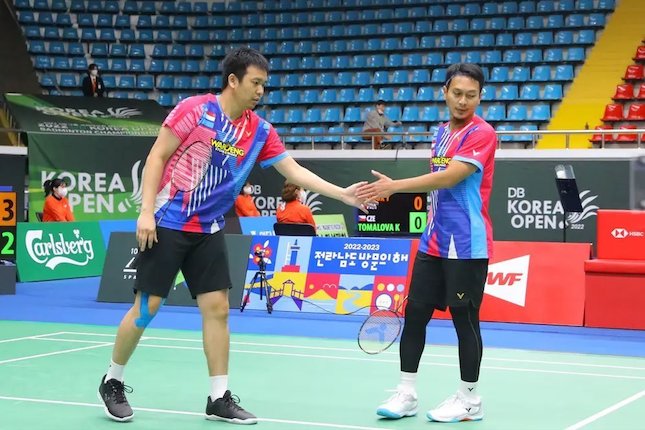 Menutup Gim Pertama dengan Mudah Menutup Gim Pertama dengan Mudah