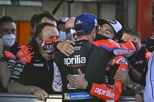Diperlakukan Sama oleh Aprilia Diperlakukan Sama oleh Aprilia