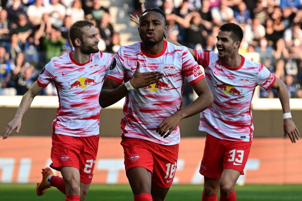 'Berpikir Matang-matang', Jawaban Christopher Nkunku untuk Rumor Transfer ke MU