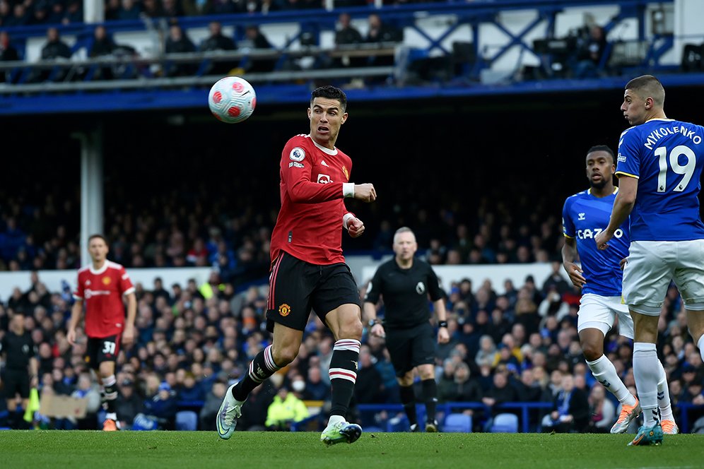 Mengamuk! Cristiano Ronaldo Banting Gawai Orang Lain Usai Manchester United Kalah Mengamuk! Cristiano Ronaldo Banting Gawai Orang Lain Usai Manchester United Kalah