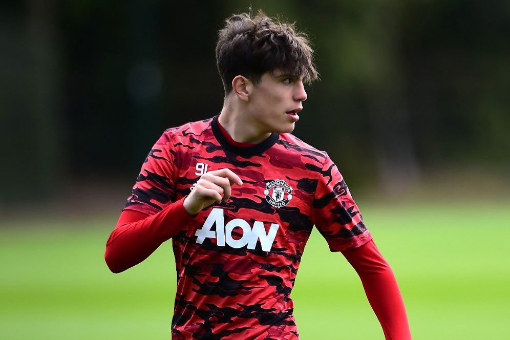 Demi Curi Hati Erik Ten Hag, Wonderkid MU Ini Rela Potong Jatah Liburan Demi Curi Hati Erik Ten Hag, Wonderkid MU Ini Rela Potong Jatah Liburan