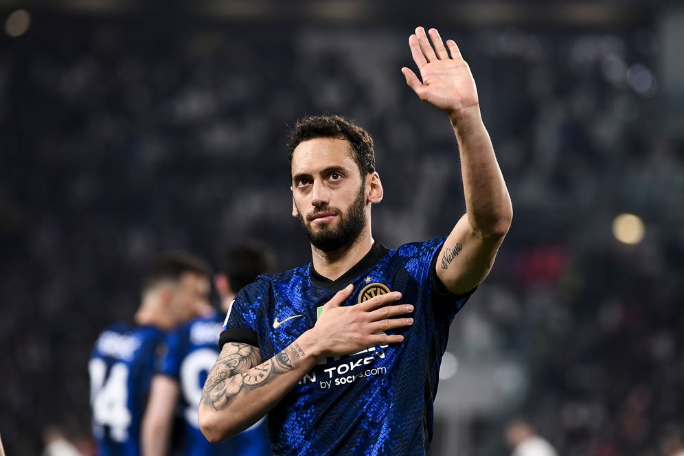 Dear Hakan Calhanoglu: Besok Ada Pawai Scudetto Serie A, Janji Gak Nangis Ya! Dear Hakan Calhanoglu: Besok Ada Pawai Scudetto Serie A, Janji Gak Nangis Ya!