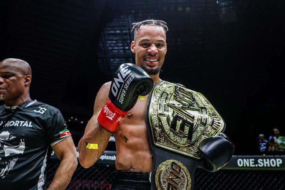 Untuk Keempat Kalinya, Regian Ersel Pertahankan Gelar Juara Dunia ONE Lightweight Kickboxing