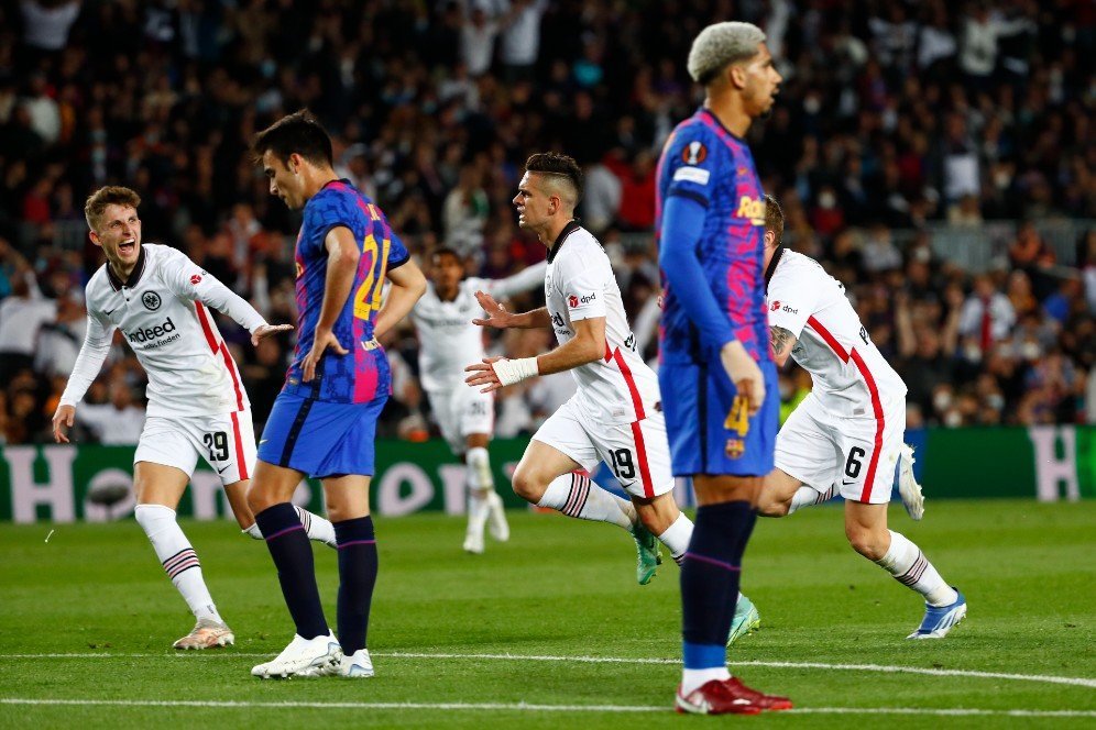 Hasil Pertandingan Barcelona vs Eintracht Frankfurt: Skor 2-3 (Agg. 3-4) Hasil Pertandingan Barcelona vs Eintracht Frankfurt: Skor 2-3 (Agg. 3-4)