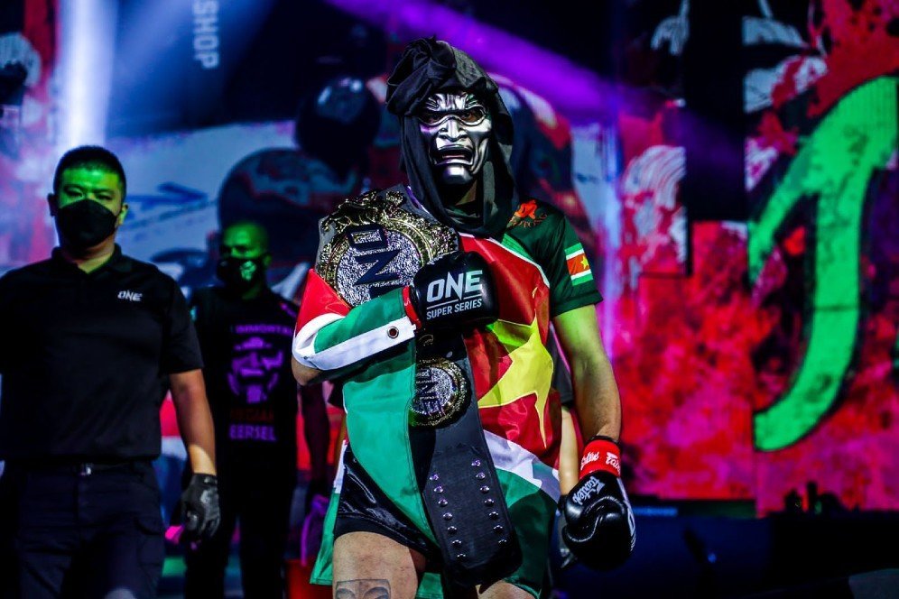 ONE Championship: Regian Eersel, Kisah Topeng dan Julukan The Immortal yang Melekat ONE Championship: Regian Eersel, Kisah Topeng dan Julukan The Immortal yang Melekat