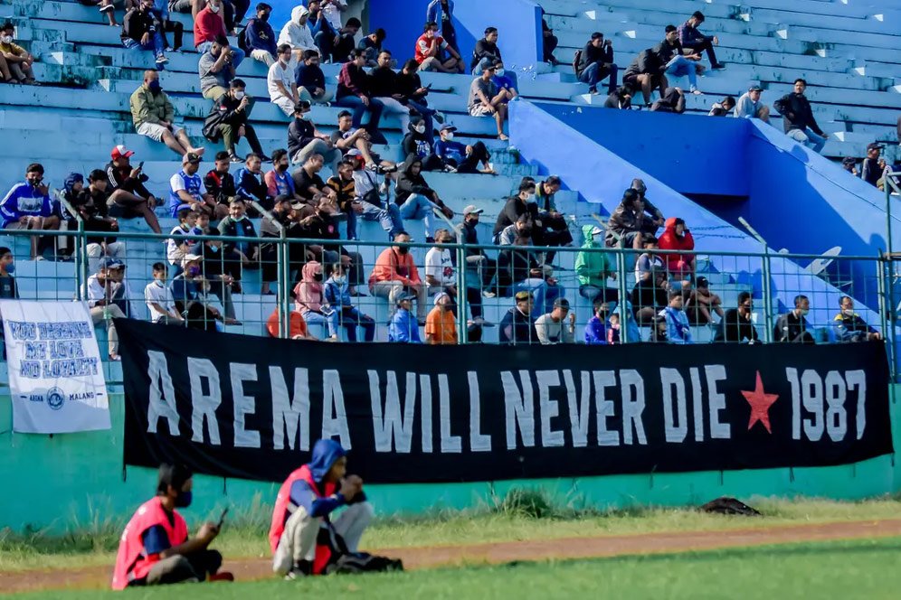 Arema FC dan Aremania Mengobati Kerinduan di Stadion Gajayana Arema FC dan Aremania Mengobati Kerinduan di Stadion Gajayana