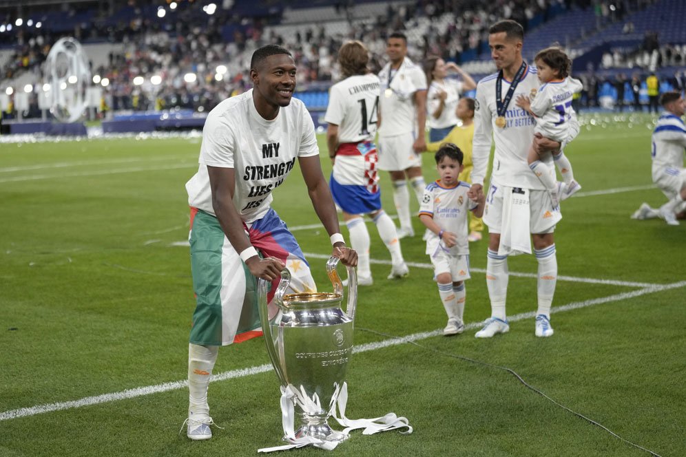 Real Madrid Kalahkan Liverpool di Final UCL 2021-22, Ngapain sih Alaba Selebrasi Angkat Kursi? Real Madrid Kalahkan Liverpool di Final UCL 2021-22, Ngapain sih Alaba Selebrasi Angkat Kursi?