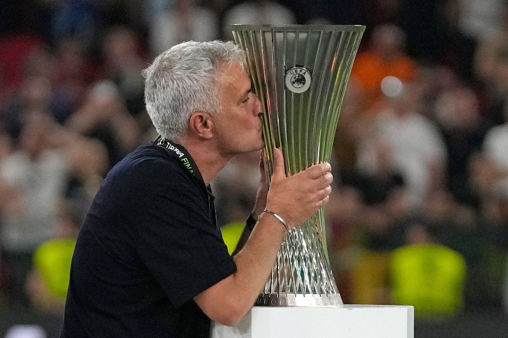 Jose Mourinho Sudah 5 Juara Kali Juara Kompetisi Eropa, Koleksi Lengkap dari UCL, UEL, hingga UECL! Jose Mourinho Sudah 5 Juara Kali Juara Kompetisi Eropa, Koleksi Lengkap dari UCL, UEL, hingga UECL!