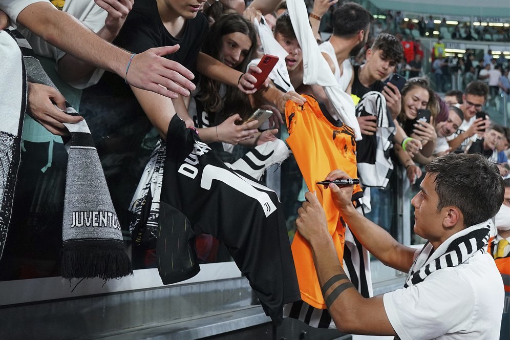 Emosional! Paulo Dybala Menangis Usai Mainkan Laga Kandang Terakhir Bersama Juventus Emosional! Paulo Dybala Menangis Usai Mainkan Laga Kandang Terakhir Bersama Juventus