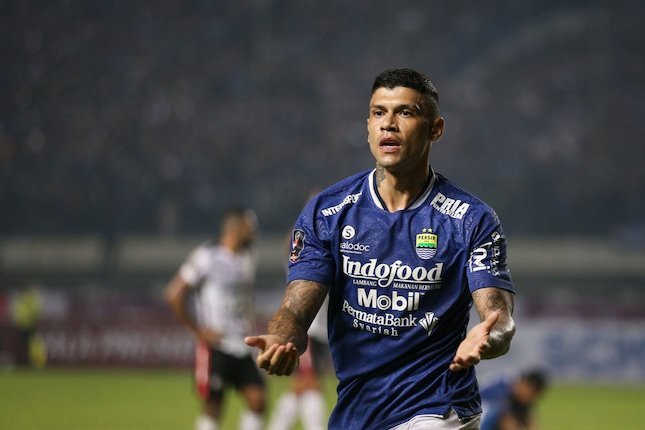 Bertumpu pada Nama Besar Bertumpu pada Nama Besar