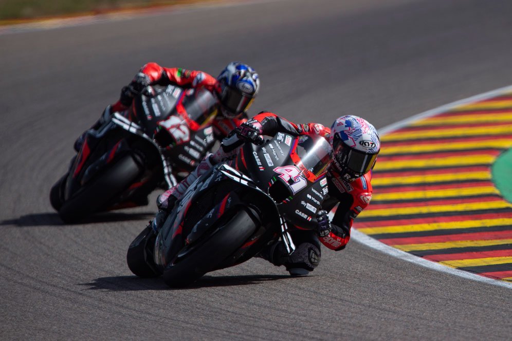 Aleix Espargaro: Maverick Vinales Rider Tangguh, Bantuannya Penting demi Juarai MotoGP Aleix Espargaro: Maverick Vinales Rider Tangguh, Bantuannya Penting demi Juarai MotoGP