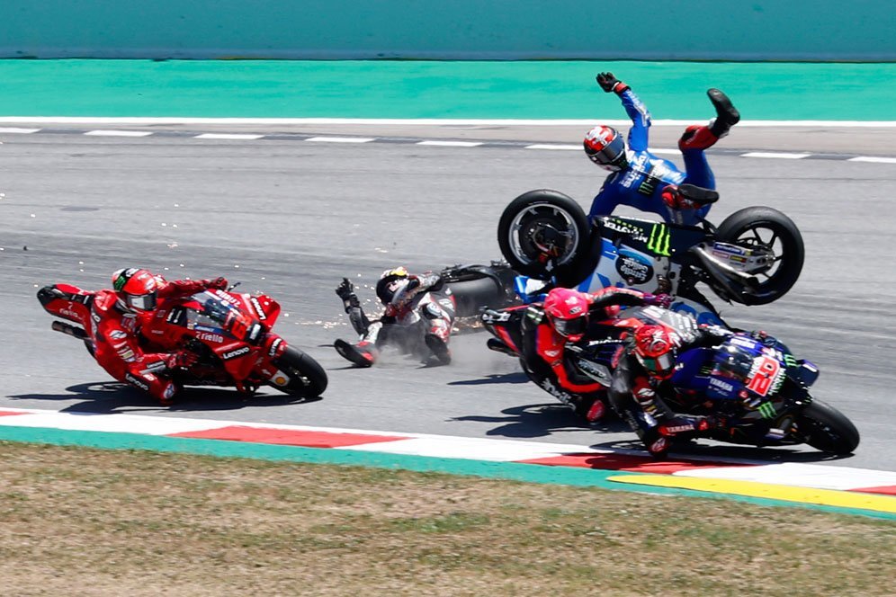 Patah Pergelangan, Alex Rins Ingin Taka Nakagami Dihukum dan Stewards Diganti Patah Pergelangan, Alex Rins Ingin Taka Nakagami Dihukum dan Stewards Diganti