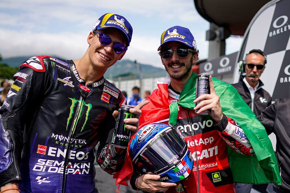 Pecco Bagnaia Salut Fabio Quartararo Tetap Tangguh Walau Yamaha Loyo Pecco Bagnaia Salut Fabio Quartararo Tetap Tangguh Walau Yamaha Loyo