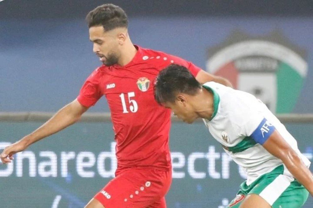Jersey Pemain Yordania Robek Lawan Timnas Indonesia, Warganet: Bahannya dari Kaos Partai! Jersey Pemain Yordania Robek Lawan Timnas Indonesia, Warganet: Bahannya dari Kaos Partai!