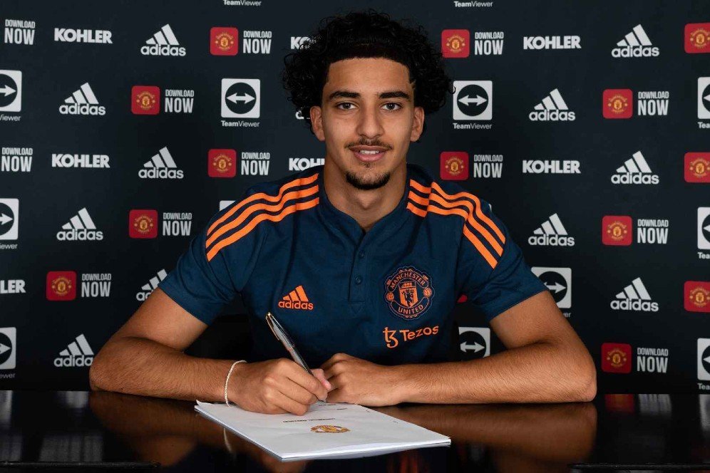 Wonderkid Irak, Zidane Iqbal Usai Resmi Perpanjang Kontrak di Manchester United: Alhamdulillah Wonderkid Irak, Zidane Iqbal Usai Resmi Perpanjang Kontrak di Manchester United: Alhamdulillah