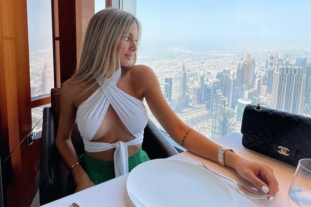 Caro Calvagni, WAGs Seksi Penyuka Fitness, Hidup Sehat, dan Travelling Caro Calvagni, WAGs Seksi Penyuka Fitness, Hidup Sehat, dan Travelling