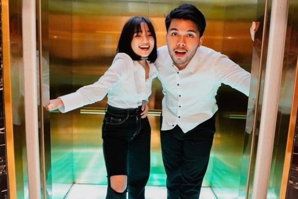 Heboh Postingan Thariq Kasih Cincin ke Fuji, Netizen Pertanyakan Soal Lamaran