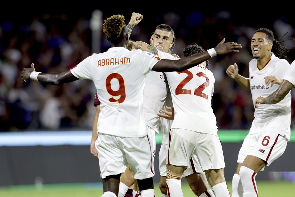 Traktir 60 Pizza! Jose Mourinho Rayakan Kemenangan Perdana AS Roma