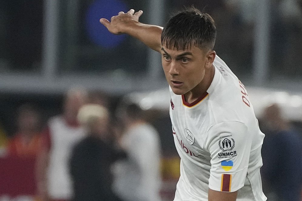 Apa-apaan ini? Roma vs Donetsk, Sepak Pojoknya Dybala Ambyar Apa-apaan ini? Roma vs Donetsk, Sepak Pojoknya Dybala Ambyar