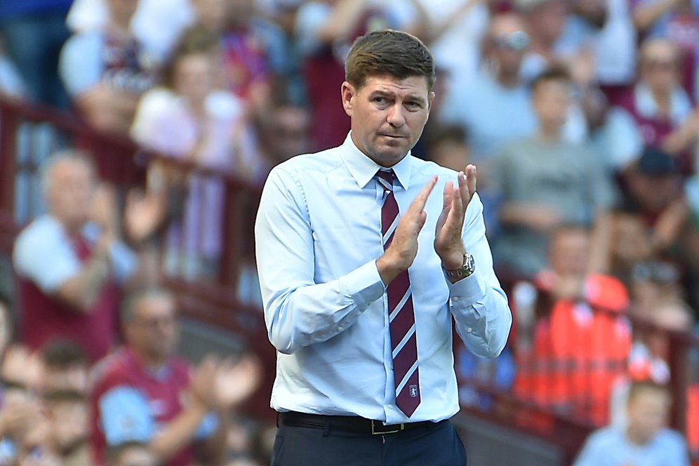 Sir Alex Ferguson Ternyata Pernah Minta Gary Neville Rayu Gerrard Agar Membelot ke MU