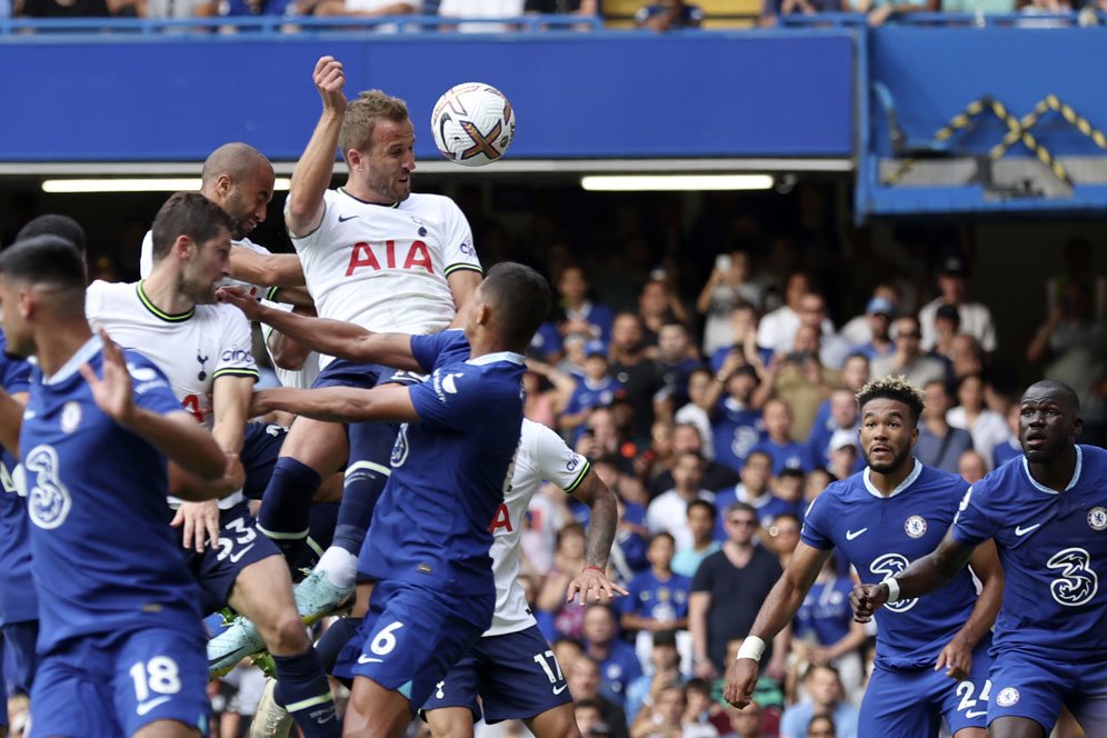 Insiden Jambakan Romero Terhadap Cucurella, Wasit VAR Laga Chelsea vs Tottenham Akui Bikin Kesalahan Insiden Jambakan Romero Terhadap Cucurella, Wasit VAR Laga Chelsea vs Tottenham Akui Bikin Kesalahan