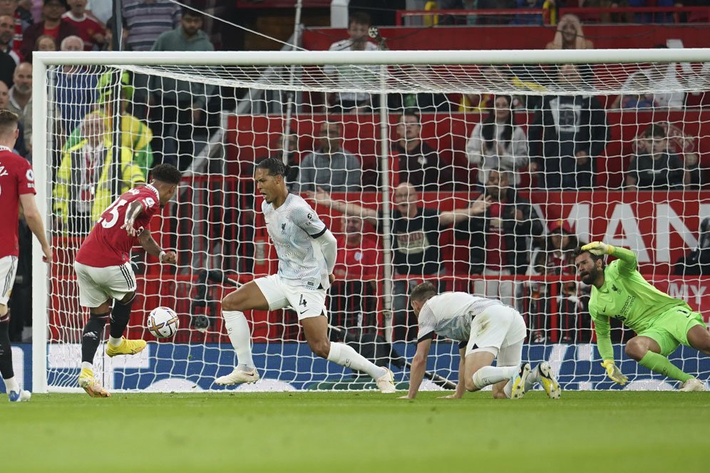 Man Utd vs Liverpool, Rio Ferdinand Akui tak Suka Dengan Penampilan Van Dijk Man Utd vs Liverpool, Rio Ferdinand Akui tak Suka Dengan Penampilan Van Dijk