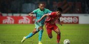Firza Andika Rela 'Bermusuhan' dengan Temannya di Laga Persib vs Persija Firza Andika Rela 'Bermusuhan' dengan Temannya di Laga Persib vs Persija