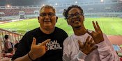 Mesra! Bung Ferry dan Herru Joko Duduk Bareng Nonton Timnas Indonesia di Pakansari Mesra! Bung Ferry dan Herru Joko Duduk Bareng Nonton Timnas Indonesia di Pakansari
