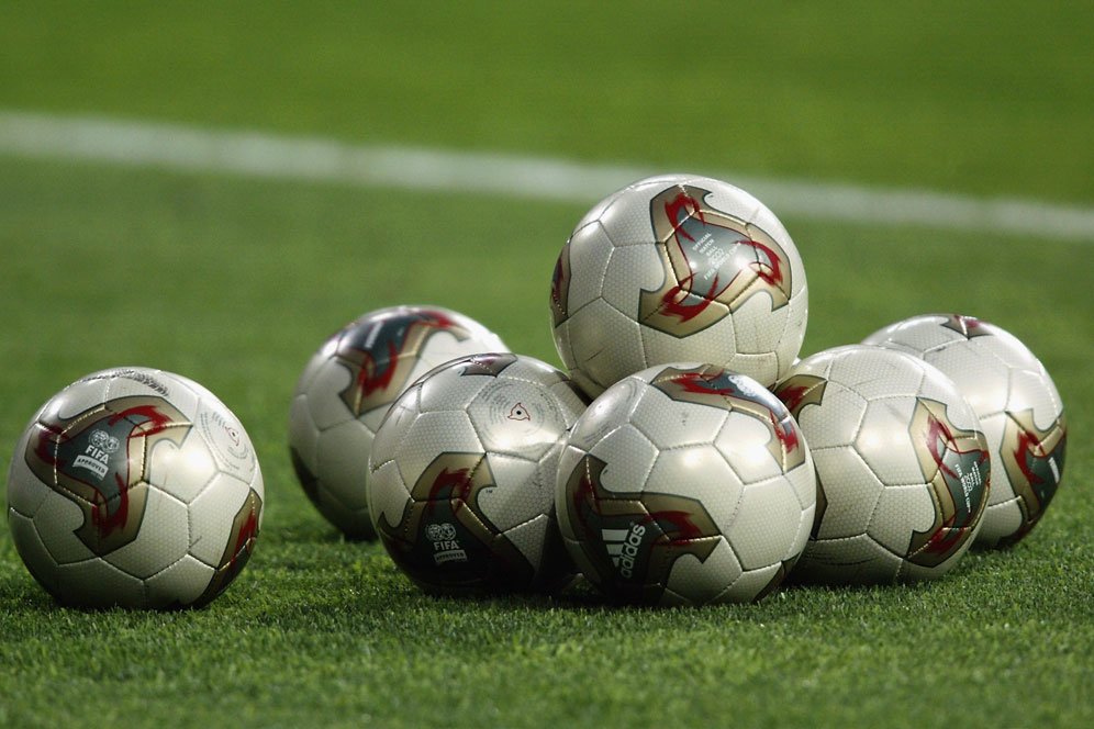 Adidas Fevernova, Bola Resmi Piala Dunia 2002 Adidas Fevernova, Bola Resmi Piala Dunia 2002
