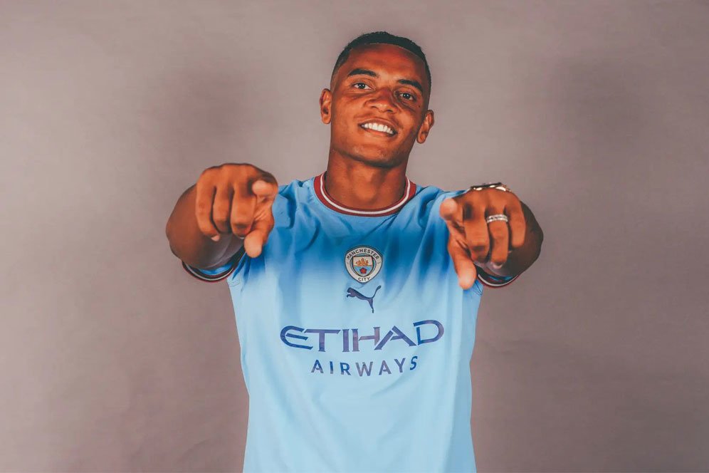 Bek Baru Manchester City Bisa Debut Lawan Sevilla di Liga Champions