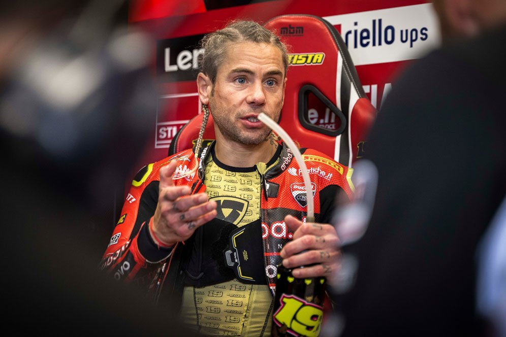 Alvaro Bautista Kecam Jonathan Rea, Tuduh Sengaja Nabrak di WorldSBK Prancis Alvaro Bautista Kecam Jonathan Rea, Tuduh Sengaja Nabrak di WorldSBK Prancis