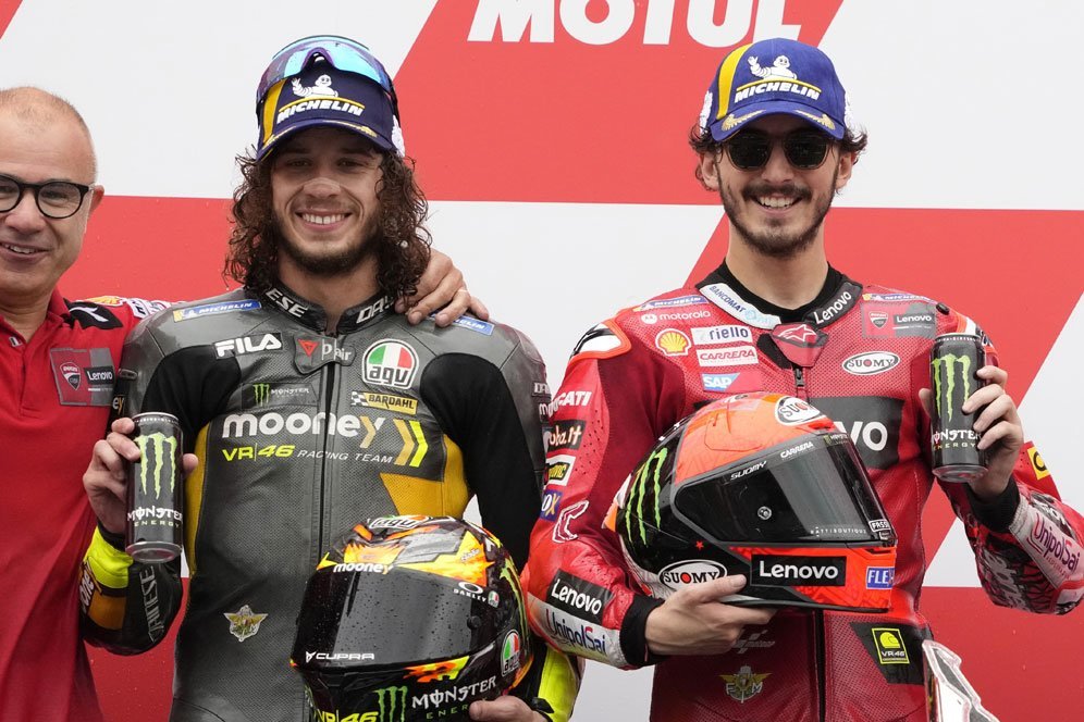 Rival dan Sahabat: Marco Bezzecchi Merasa Beruntung Dapat Bantuan dari Pecco Bagnaia Rival dan Sahabat: Marco Bezzecchi Merasa Beruntung Dapat Bantuan dari Pecco Bagnaia
