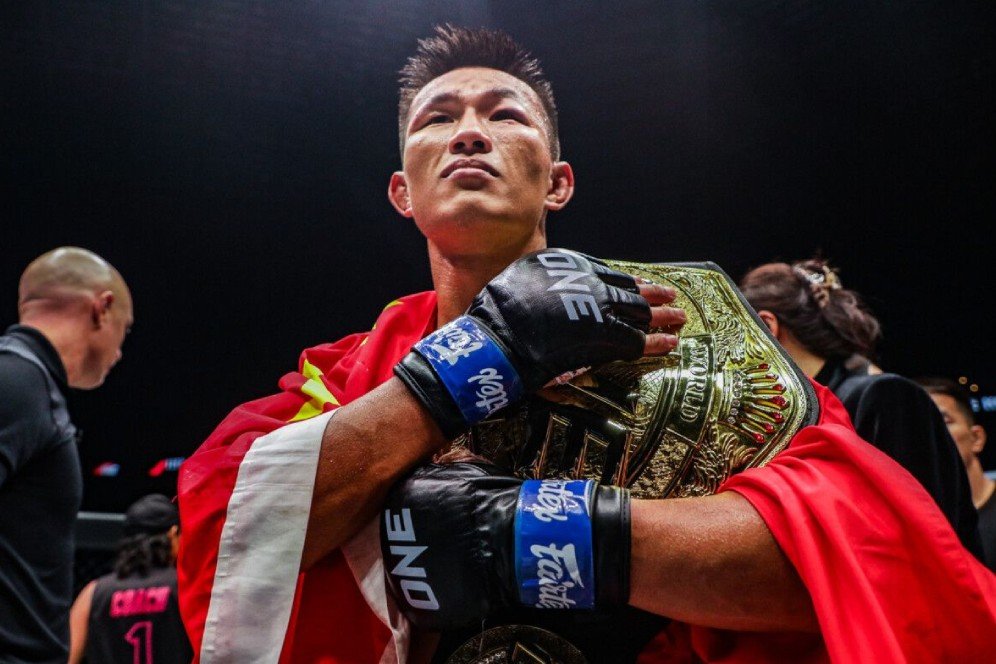 ONE Championship: Pulang Kampung, Petarung China Disambut Bak Pahlawan usai Jadi Juara Dunia ONE Championship: Pulang Kampung, Petarung China Disambut Bak Pahlawan usai Jadi Juara Dunia
