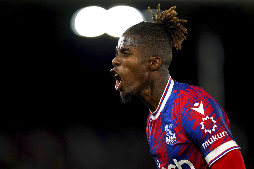 Bukan Lazio Apalagi Barcelona, Wilfried Zaha Lebih Pilih Gabung Galatasaray