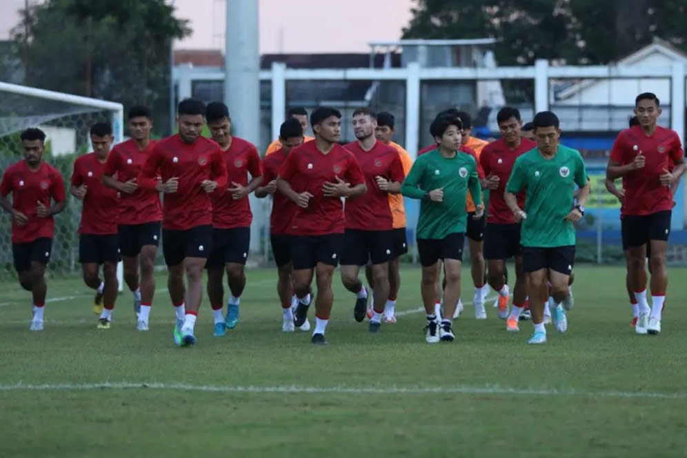 Latihan Pertama Timnas Indonesia di Bandung: Pemulihan dan Perkenalan Antarpemain Latihan Pertama Timnas Indonesia di Bandung: Pemulihan dan Perkenalan Antarpemain