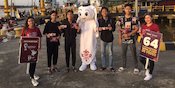 Serunya Kunjungan La'eeb Maskot Piala Dunia 2022 di Dermaga Banjar Raya Banjarmasin Serunya Kunjungan La'eeb Maskot Piala Dunia 2022 di Dermaga Banjar Raya Banjarmasin